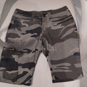 Low cut camouflage shorts
